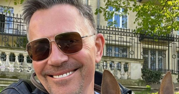 Krzysztof Ibisz pokazał swojego synka. Maluch przytula się do pieska! Ale słodko