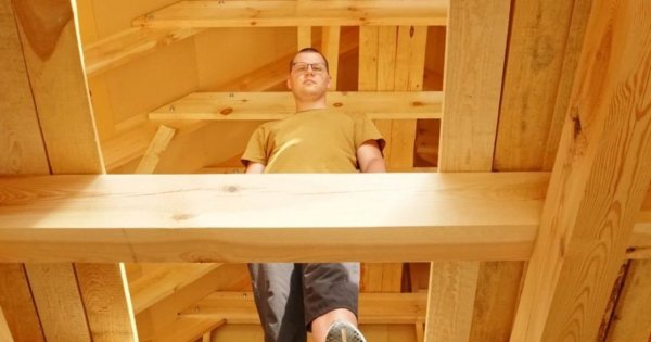 Ten mężczyzna nie chciał kredytu na 30 lat, więc wybudował i wykończył dom za 185 tysięcy! Zobacz, jak wygląda!