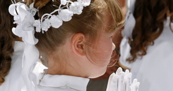 "Moja córeczka nie pozwala przekłuć sobie uszu na komunię! Spalę się ze wstydu przed rodziną..."