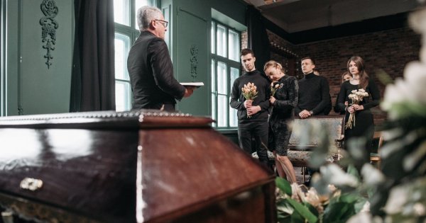 "Na pogrzebie męża usłyszałam przeraźliwy krzyk. Prawda okazała się okrutna"