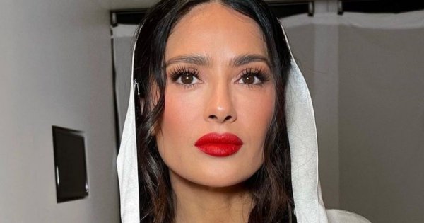 56-letnia Salma Hayek pozuje w skąpym bikini. Internauci zachwyceni jej sylwetką!