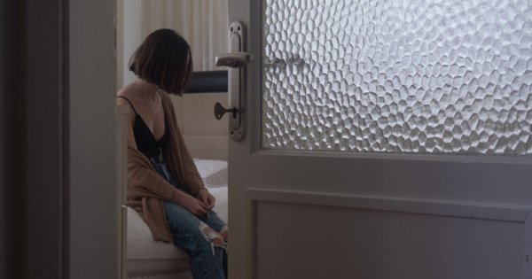 "Mam 35 lat i nadal mieszkam z rodzicami. Czuję, jakbym przegrała życie"