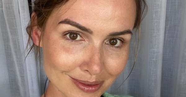 Marta Żmuda Trzebiatowska w platynowym blondzie i z odrostem na głowie. Ogromna zmiana!