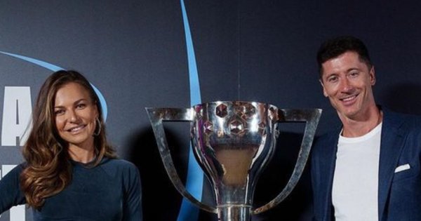 Anna Lewandowska odkryła brzuch na kolacji klubowej FC Barcelona. Wyglądała najlepiej ze wszystkich WAG's!