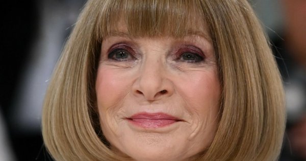 Ma 73 lata i dzierży posadę redaktor naczelnej "Vogue'a"! Pokazała nowego partnera!