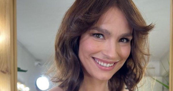 Anna Starmach w kosmicznej sukience. Wskoczyła w stylizację z dzieciństwa z okazji swoich urodzin