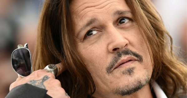 Johnny Depp uśmiecha się w Cannes. Fani aktora zniesmaczeni: "To obrzydliwe!"