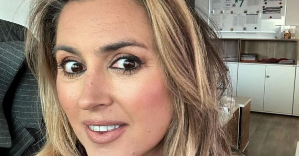 Karolina Szostak pokazała zdjęcie z komunii. Jeden szczegół zahipnotyzował fanów!
