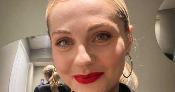 Małgorzata Socha w OLŚNIEWAJĄCEJ stylizacji komunijnej. Ta sukienka kosztowała krocie!