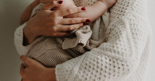 "Moje dziecko budzi się w nocy, a teściowa twierdzi, że ma się wypłakać. Jak tak można"?