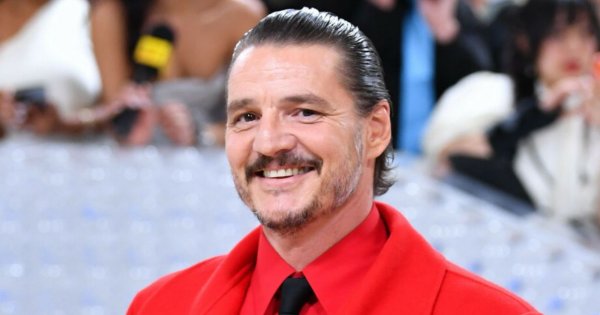 Met Gala 2023: Pedro Pascal zagrał nóżką, a internet zapłonął!