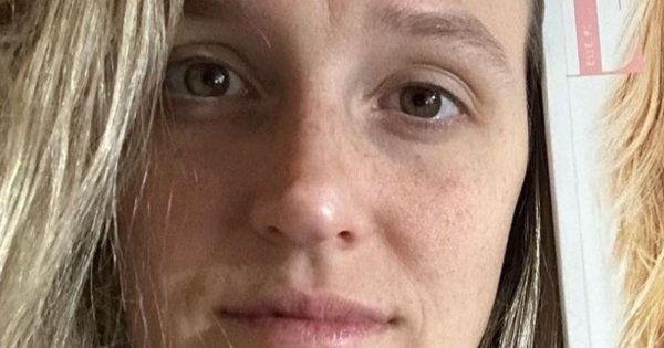 Aleksandra Żebrowska pokazała dziecko w trawie. Fanka: "Myślałam, że macie Jack Russel Terriera Szorstkowłosego"