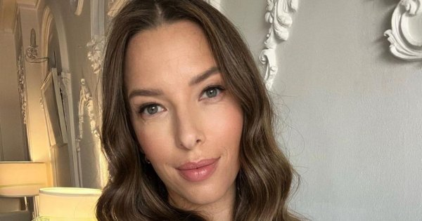 Ewa Chodakowska pokazała swoje zdjęcia z dzieciństwa! Niestety przekaz jest przeraźliwe smutny...