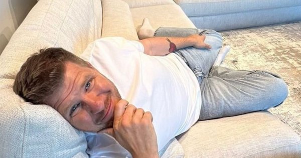 Filip Chajzer pokazał salon w nowym domu. Kłopotliwe kolory nie są dla niego problemem