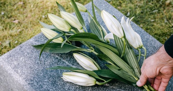 „Spotkałam go na grobie mojej matki. To wyznanie złamało mi serce”