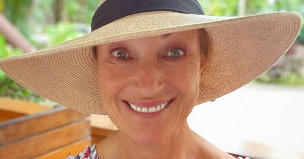 72-letnia Jane Seymour jak kocica w wyciętym w kostiumie kąpielowym. "Uczta dla oczu!"