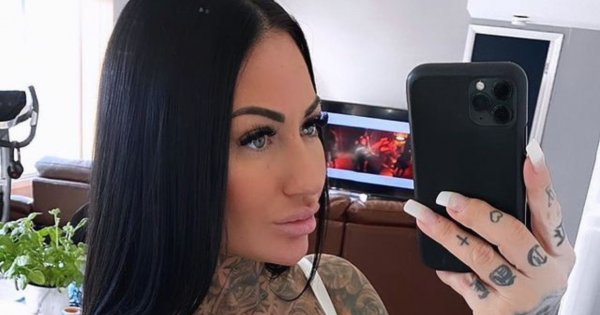Dzięki swoim tatuażom, wyglądzie i... niebezpiecznej pasji jest jedną z najgorętszych kobiet Instagrama!