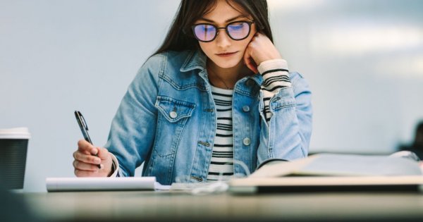 "Udaję przed mężem, że nie mam studiów. Nie chcę, żeby czuł się gorszy"