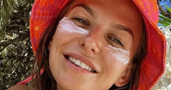 Anna Lewandowska zapozowała topless. Fani: "Nie musisz się pokazywać w taki sposób"