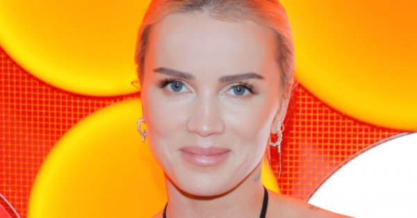 Jaki kolor majtek nosi Maffashion? Pokazała je w stylówce niedopasowanej do okazji