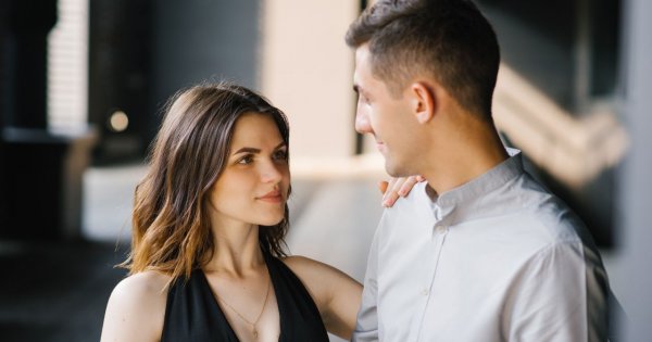 "Nowa dziewczyna syna kusi mojego męża. Co to za maniery?"