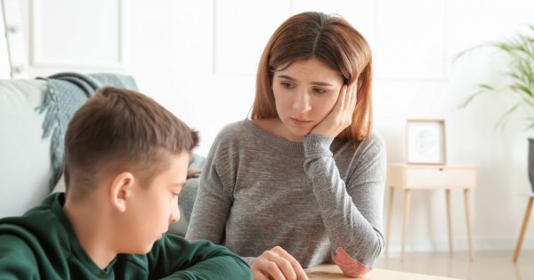 "Młodszy syn nie chce nosić butów i ubrań po starszym. Co to za zwyczaje?"