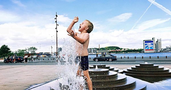 "Teściowa ochłodziła moje dzieci w fontannie! Czy ona nie wie, czym to grozi?!..."