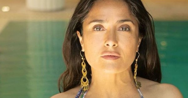 Salma Hayek pokazuje swoje wdzięki w basenie. Internauci nie dowierzają, że ma 56 lat