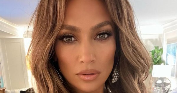 Jennifer Lopez świętuje 54 urodziny! Wskoczyła na stół i na nim tańczyła! Ale poszła w tango!