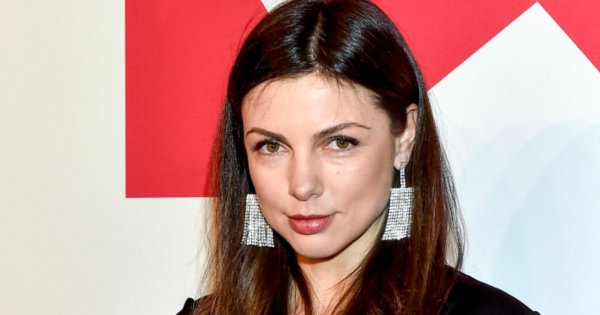 Karolina Gorczyca zapozowała topless na plaży. Fani oszaleli z wrażenia!