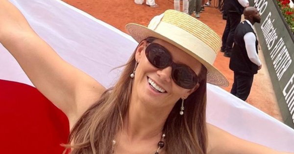 Kinga Rusin jak dzika pantera szaleje na kajcie w Grecji! "Wysportowana, piękna i stylowa", piszą fanki