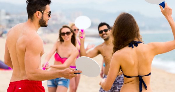 "Bratowa na wakacjach specjalnie pręży się przed moim mężem. Wzięła najbardziej sexy bikini"