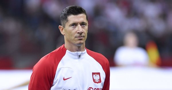 Robert Lewandowski tak się ubrał na miesiąc miodowy. "Jak Janusz nad Bałtykiem" - drwią fani