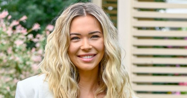 Sandra Kubicka zrobiła furorę sukienką na wesele! Niestety, odwrotnie było z włosami...