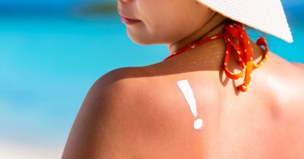 Domowa maseczka na ukojenie skóry. Te 5 składników pomoże w poparzeniach słonecznych