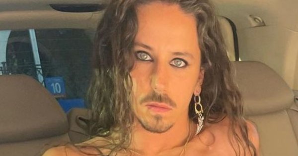 Michał Szpak w stroju Barbie siedzi na dmuchanej piłce. Internauci zachwyceni!