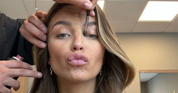 Julia Wieniawa pokazała swój salon. Cena kanapy zwala z nóg