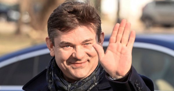 Chwile grozy na koncercie Zenka Martyniuka. Gwiazdora obrzucono jajami