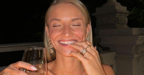 Ukochana Arkadiusza Milika pręży się w skąpym odzieniu, odsłaniając niemal wszystko! Pyta: "Hot or not?"