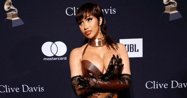Fan oblał ją drinkiem, ona rzuciła w niego mikrofonem. Nie uwierzycie, jak dalej potoczyła się ta historia z udziałem Cardi B...