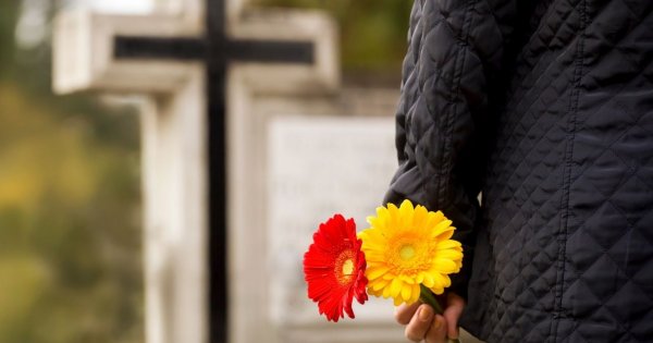 "Gdy zobaczyłam, kto przynosi kwiaty na opuszczone groby, łzy stanęły mi w oczach"