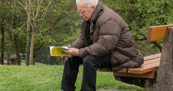 "Ojciec wyznał mi coś strasznego na łożu śmierci. Żałuję, że zdążył mi to powiedzieć. Jak dalej żyć?"