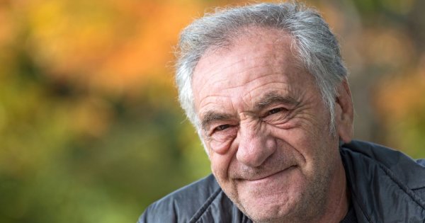 "Starszy pan codziennie przychodzi do mojego sklepu i razem jemy śniadanie. Powód wzrusza do łez"
