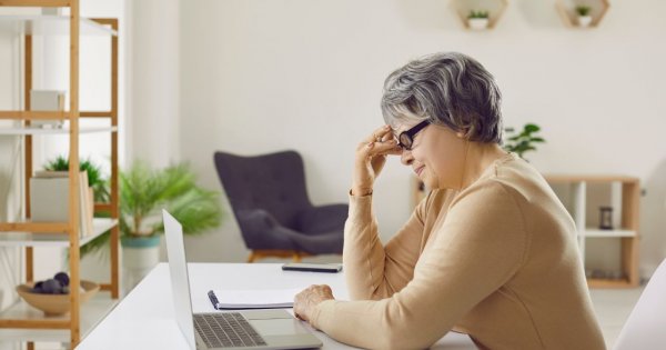 "Zakochałam się przez Internet. Kiedy straciłam pieniądze, dotarło do mnie, że padłam ofiarą oszusta"