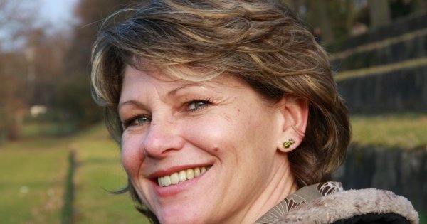 "Mam 50 lat i zakochałam się w koledze syna ze wzajemnością. Wszyscy mają z tym problem"