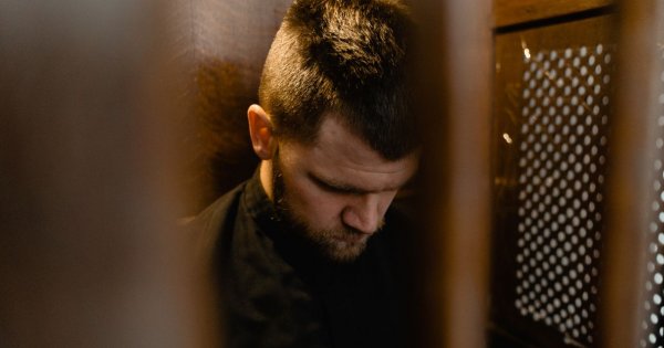 "Nie dostałam rozgrzeszenia przed ślubem, bo ksiądz uznał, że za bardzo zgrzeszyłam. Co robić?"