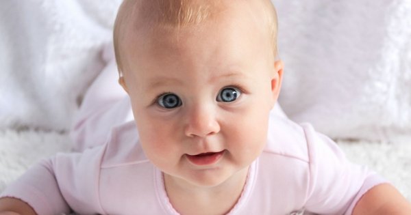 "Teściowa cały czas wytyka wady w wyglądzie mojej kilkumiesięcznej córki. Czy to normalne?"