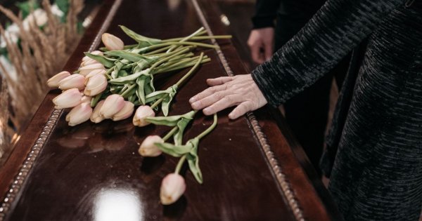 "Ktoś rzucił na mnie klątwę! Aż 3 bliskie mi osoby zmarły tragicznie! Boję się o swoją rodzinę!"