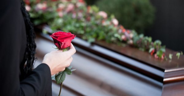 "Sama muszę zorganizować pogrzeb mamy. To wszystko jest za drogie"