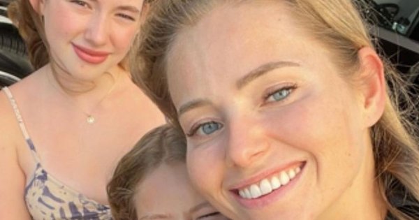 Agata Rubik odprowadziła dzieci do szkoły w krótkich szortach i topie. Internautka nie wytrzymała